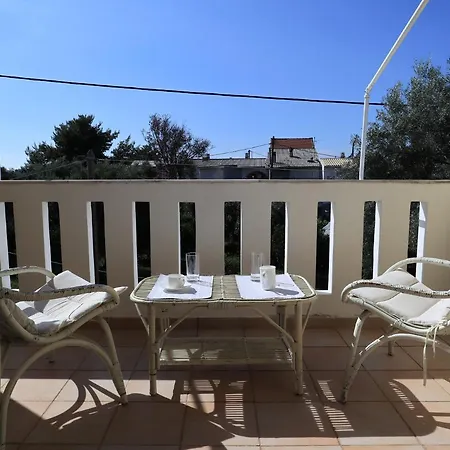 Maisonette In Olive Garden - 1km From Center *